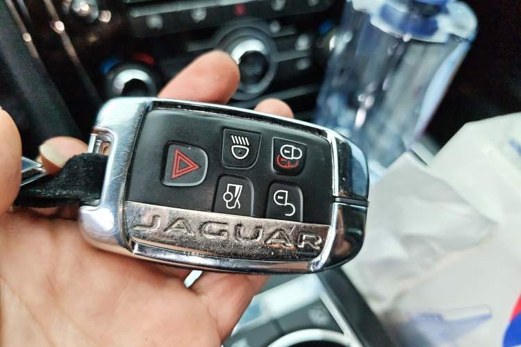 Used Jaguar XJ 2016 XJL 3.0 SC Two-Wheel-Drive Elegant Business Edition Vehicle Key