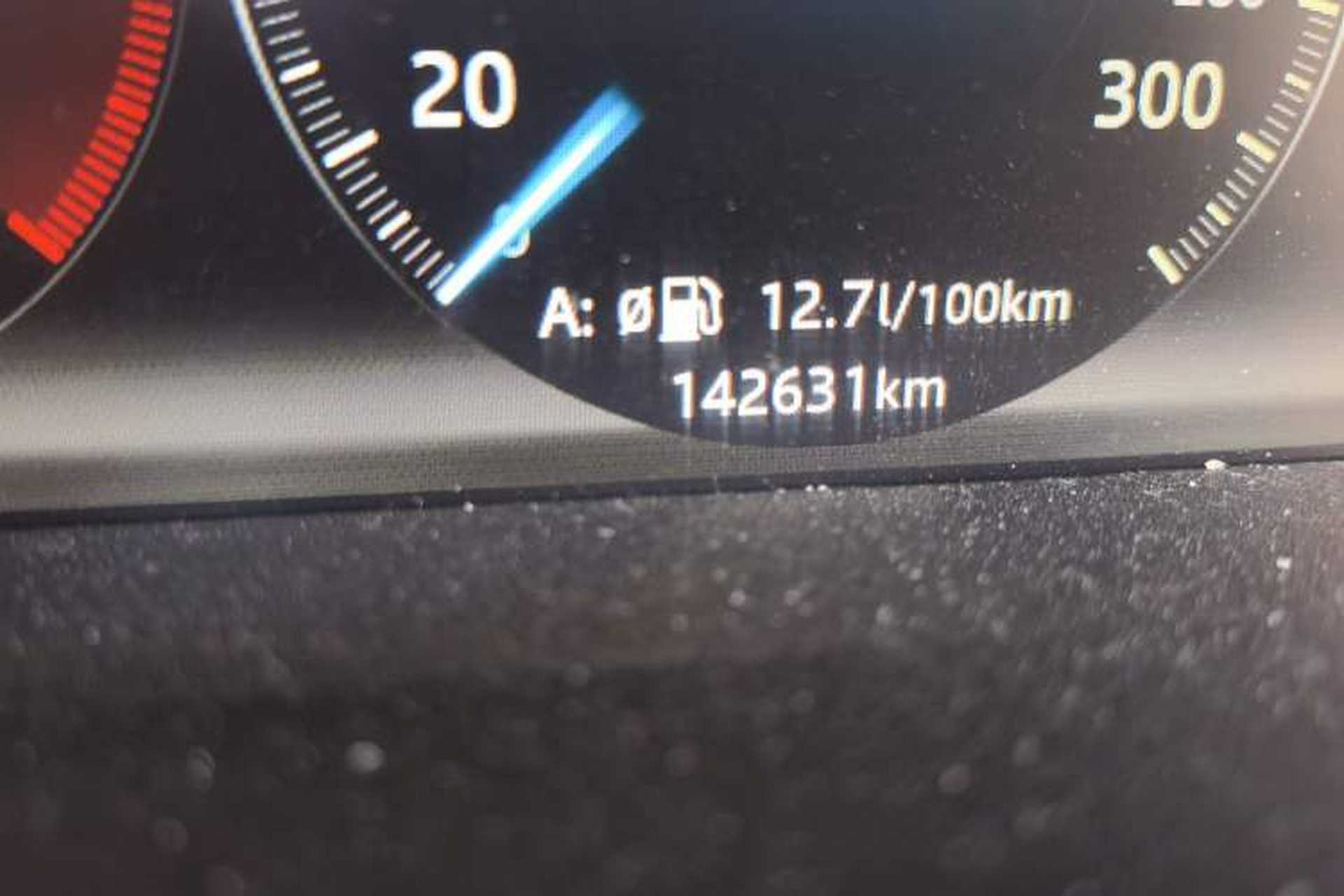 Used Jaguar XJ 2016 XJL 3.0 SC Four-Wheel Drive Panoramic Business Edition Odometer Close Up