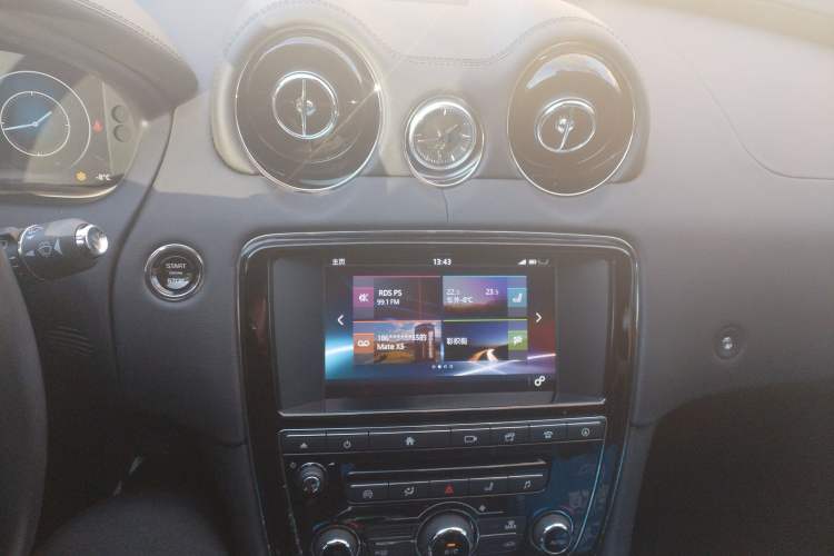 Used Jaguar XJ 2016 XJL 3.0 SC Four-Wheel Drive Panoramic Business Edition Audio And AC Panel