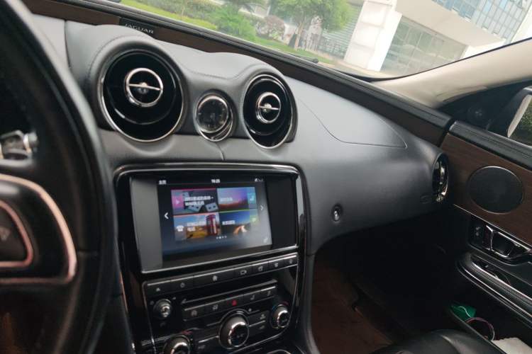Used Jaguar XJ 2016 XJL 3.0 SC Two-Wheel-Drive Elegant Business Edition Audio And AC Panel