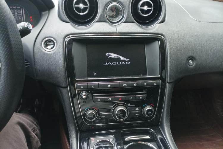 Used Jaguar XJ 2016 XJL 3.0 SC Two-Wheel-Drive Elegant Business Edition Audio And AC Panel