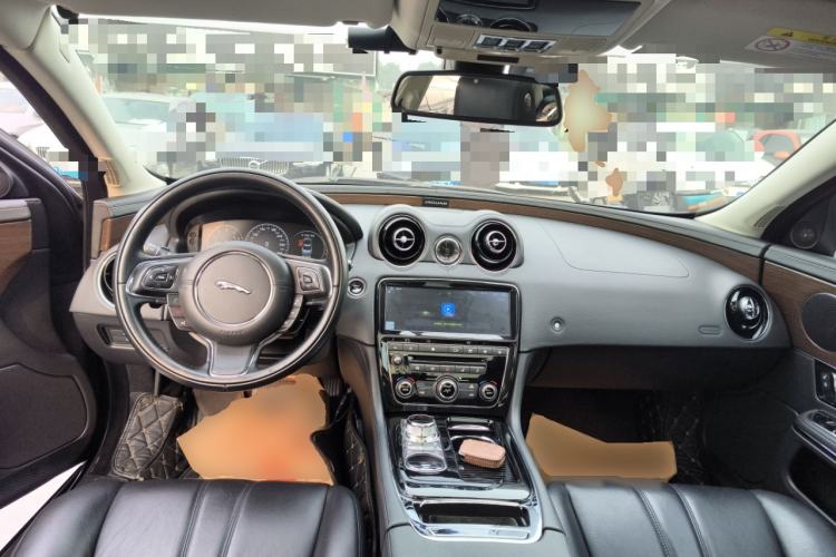 Used Jaguar XJ 2016 XJL 3.0 SC Two-Wheel-Drive Elegant Business Edition Center Console