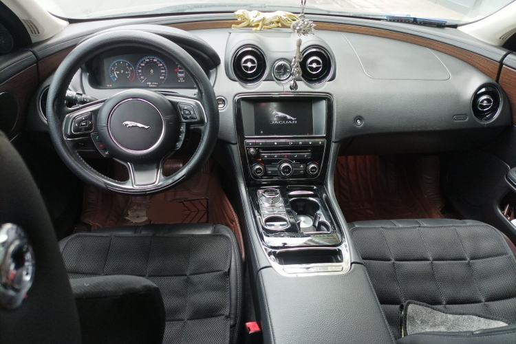 Used Jaguar XJ 2016 XJL 3.0 SC Two-Wheel-Drive Elegant Business Edition Center Console