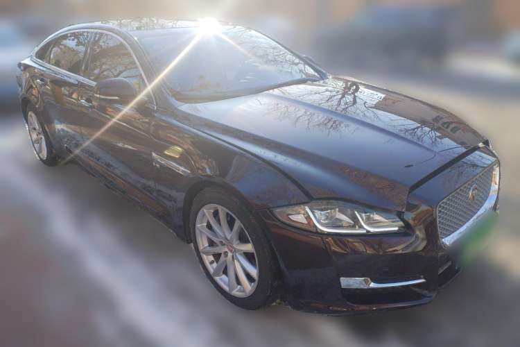 Used Jaguar XJ 2016 XJL 3.0 SC Four-Wheel Drive Panoramic Business Edition Front Right 45 Deg
