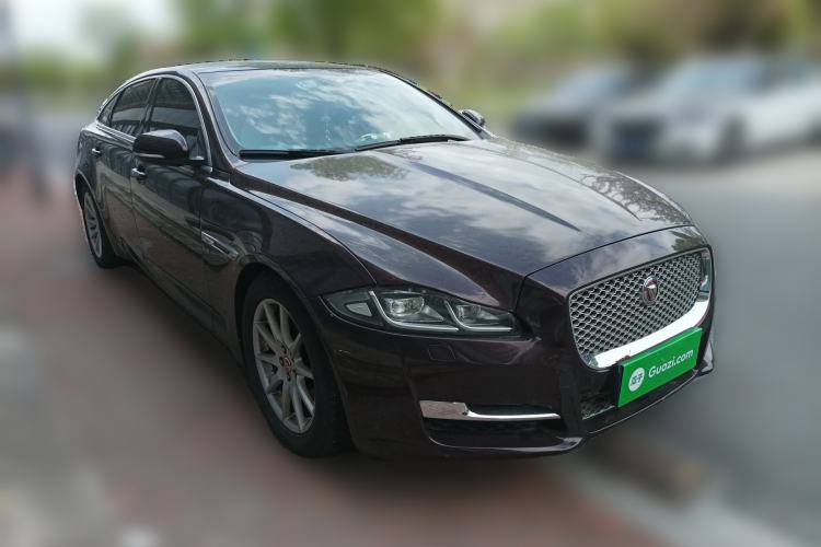 Used Jaguar XJ 2016 XJL 3.0 SC Two-Wheel-Drive Elegant Business Edition Front Right 45 Deg