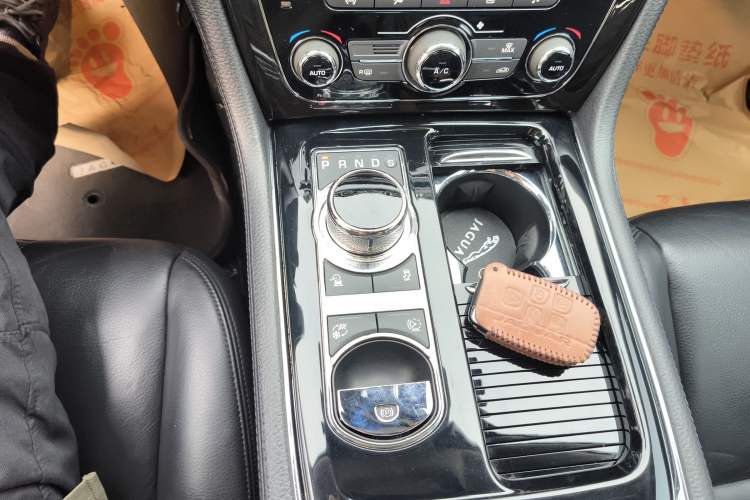 Used Jaguar XJ 2016 XJL 3.0 SC Two-Wheel-Drive Elegant Business Edition Gear Lever