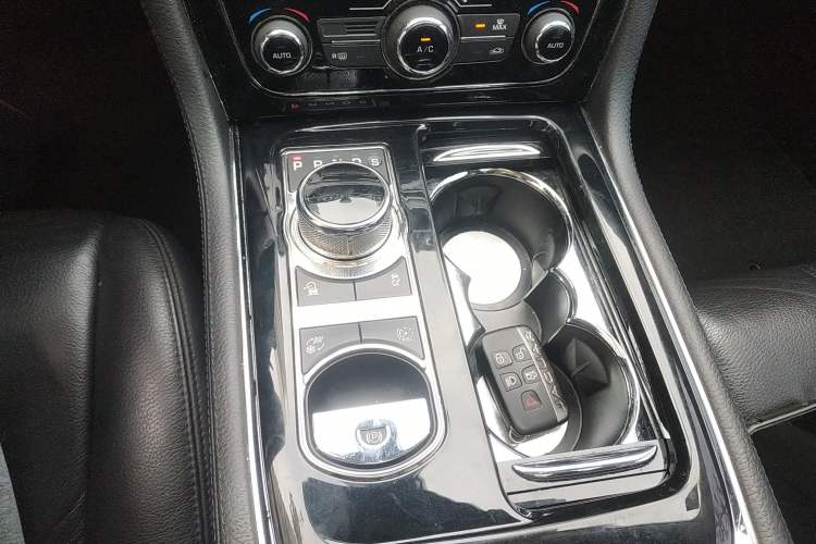 Used Jaguar XJ 2016 XJL 3.0 SC Two-Wheel-Drive Elegant Business Edition Gear Lever