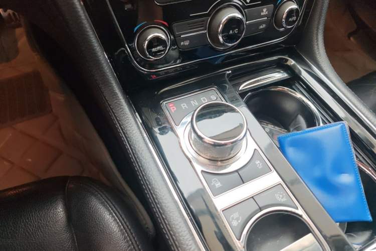 Used Jaguar XJ 2016 XJL 3.0 SC Two-Wheel-Drive Elegant Business Edition Gear Lever