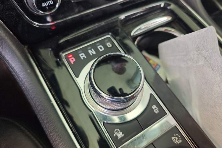 Used Jaguar XJ 2016 XJL 3.0 SC Two-Wheel-Drive Elegant Business Edition Gear Lever