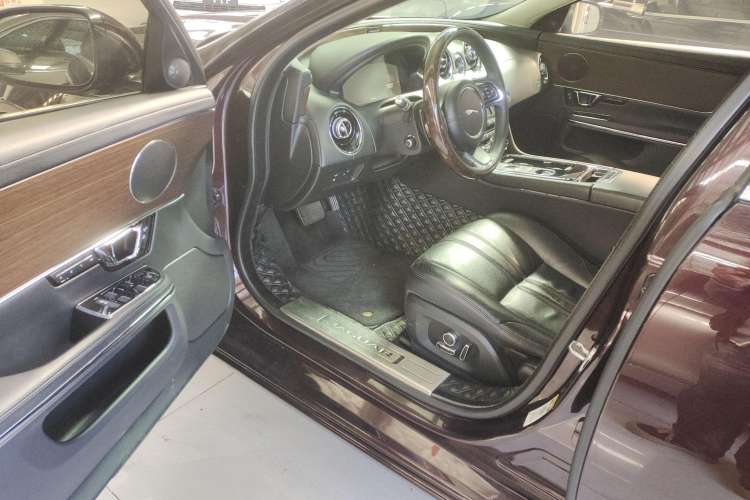 Used Jaguar XJ 2016 XJL 3.0 SC Two-Wheel-Drive Elegant Business Edition Interior 2