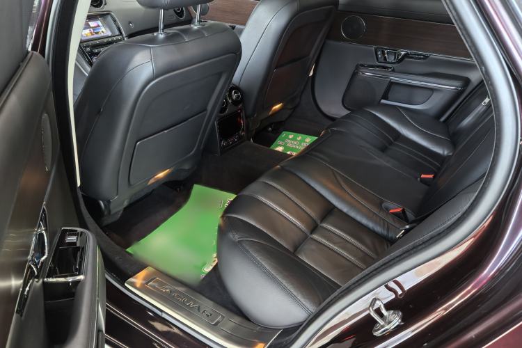 Used Jaguar XJ 2016 XJL 2.0T Two-Wheel-Drive Elegant Business Edition Interior 2