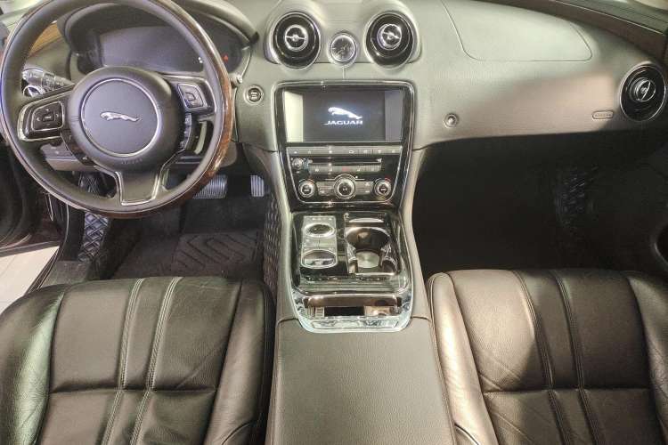 Used Jaguar XJ 2016 XJL 3.0 SC Two-Wheel-Drive Elegant Business Edition Interior 3