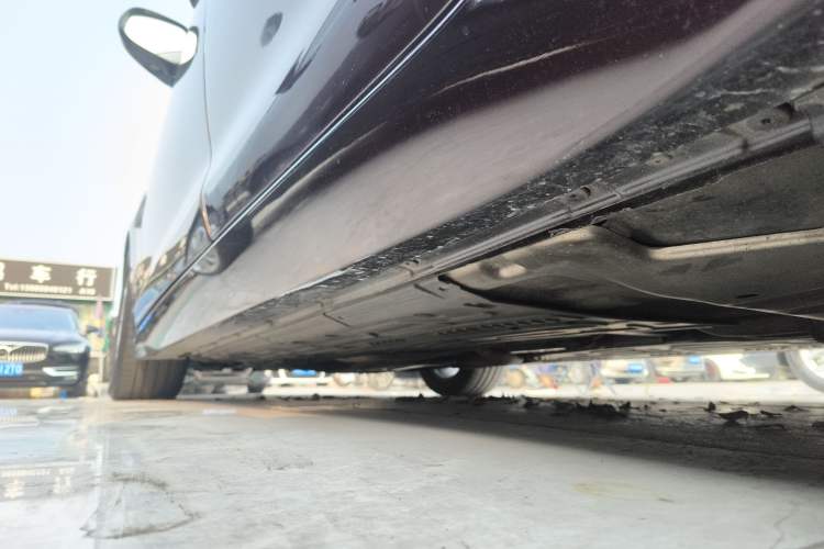 Used Jaguar XJ 2016 XJL 3.0 SC Two-Wheel-Drive Elegant Business Edition Left Side Sill