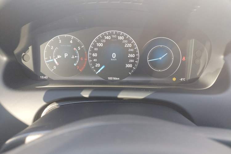 Used Jaguar XJ 2016 XJL 3.0 SC Four-Wheel Drive Panoramic Business Edition Odometer Close Up