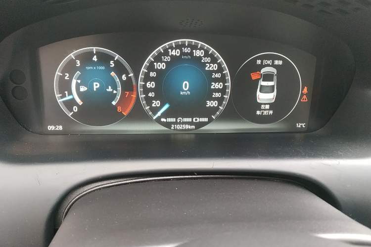 Used Jaguar XJ 2016 XJL 3.0 SC Two-Wheel-Drive Elegant Business Edition Odometer Close Up