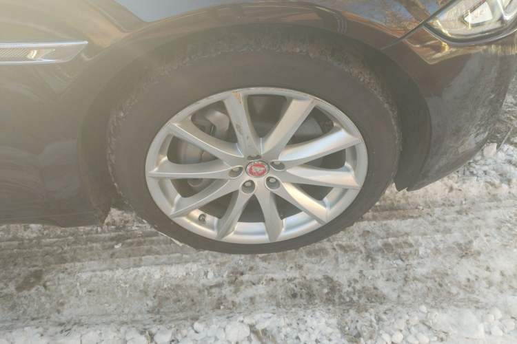 Used Jaguar XJ 2016 XJL 3.0 SC Four-Wheel Drive Panoramic Business Edition Right Front Wheel Hub