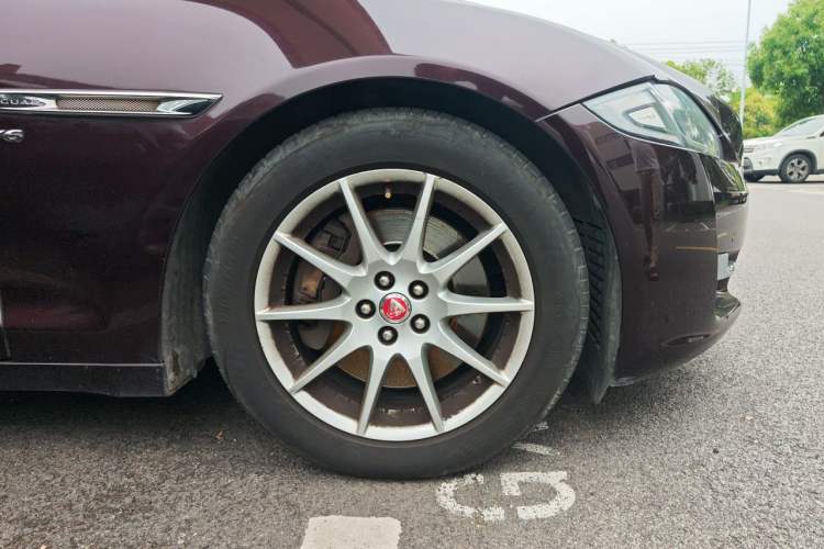 Used Jaguar XJ 2016 XJL 3.0 SC Two-Wheel-Drive Elegant Business Edition Right Front Wheel Hub