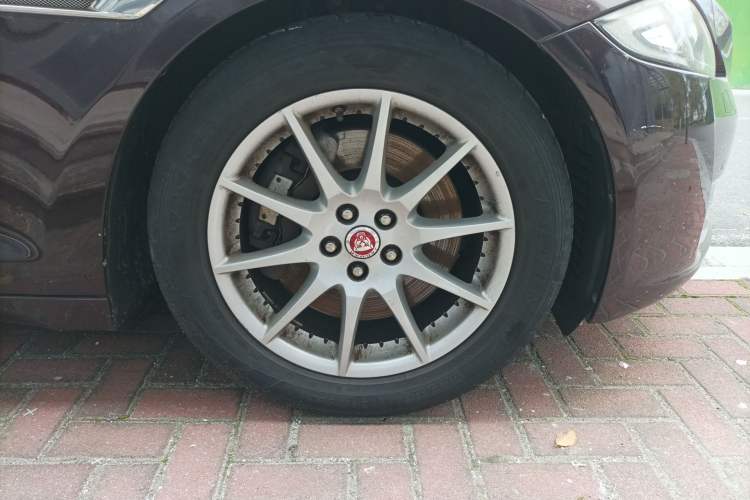 Used Jaguar XJ 2016 XJL 3.0 SC Two-Wheel-Drive Elegant Business Edition Right Front Wheel Hub