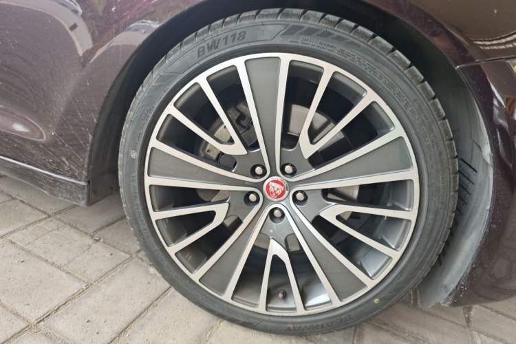 Used Jaguar XJ 2016 XJL 3.0 SC Two-Wheel-Drive Elegant Business Edition Right Front Wheel Hub