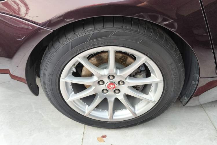 Used Jaguar XJ 2016 XJL 3.0 SC Two-Wheel-Drive Elegant Business Edition Right Rear Wheel Hub