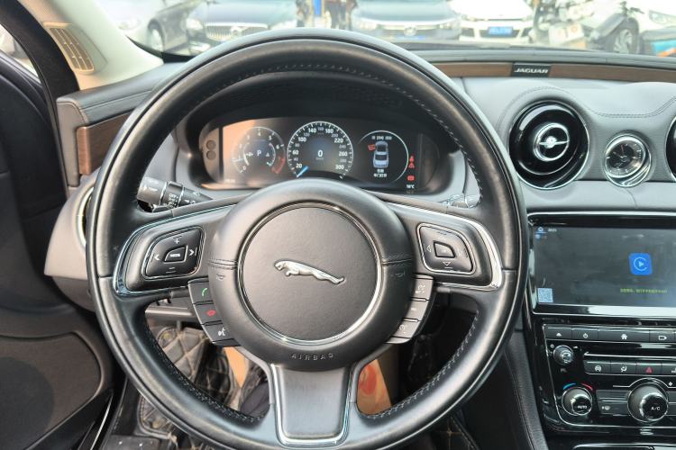 Used Jaguar XJ 2016 XJL 3.0 SC Two-Wheel-Drive Elegant Business Edition Steering Wheel