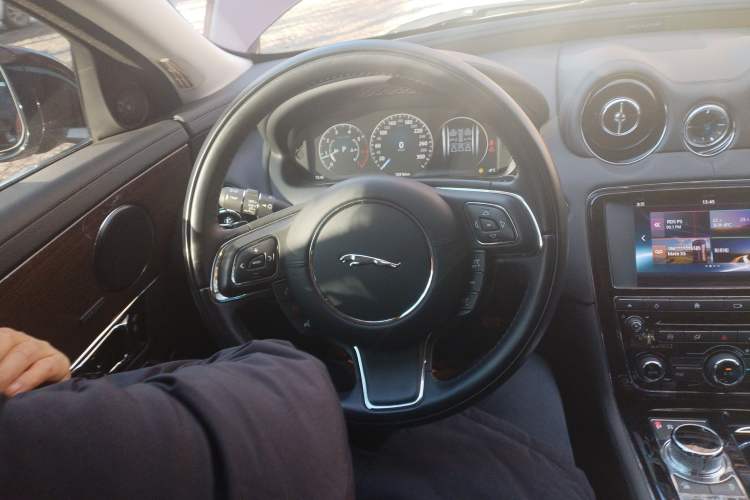 Used Jaguar XJ 2016 XJL 3.0 SC Four-Wheel Drive Panoramic Business Edition Steering Wheel