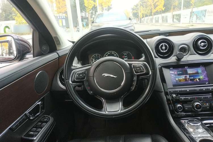 Used Jaguar XJ 2016 XJL 3.0 SC Two-Wheel-Drive Elegant Business Edition Steering Wheel