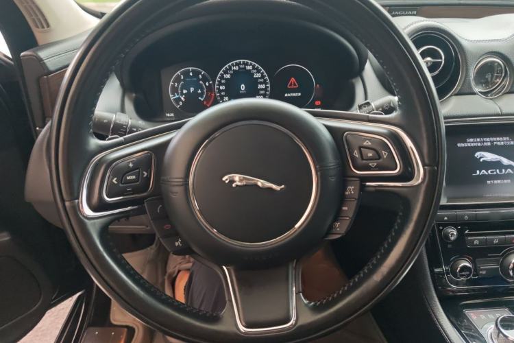 Used Jaguar XJ 2016 XJL 3.0 SC Two-Wheel-Drive Elegant Business Edition Steering Wheel