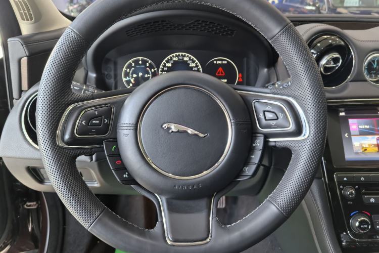 Used Jaguar XJ 2016 XJL 2.0T Two-Wheel-Drive Elegant Business Edition Steering Wheel