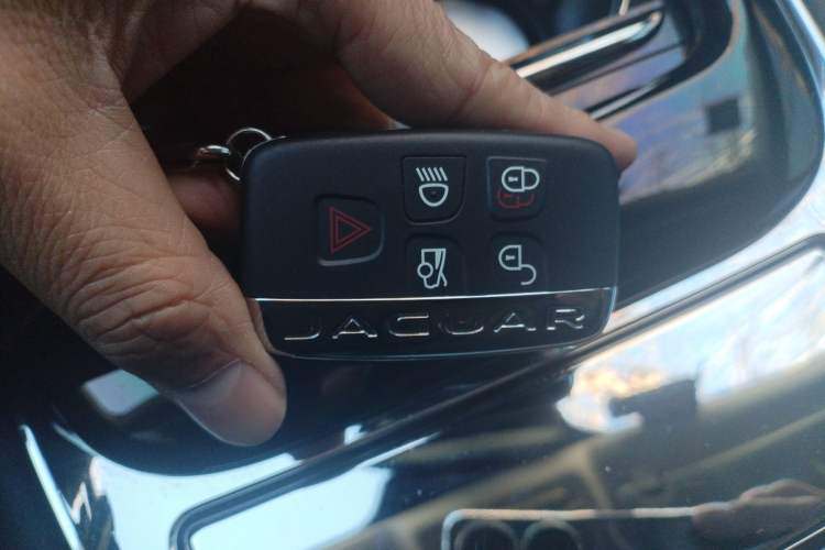 Used Jaguar XJ 2016 XJL 3.0 SC Four-Wheel Drive Panoramic Business Edition Vehicle Key