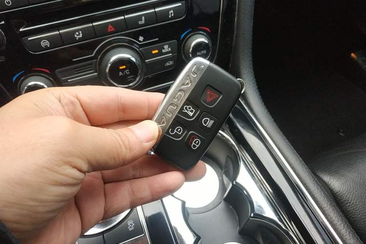 Used Jaguar XJ 2016 XJL 3.0 SC Two-Wheel-Drive Elegant Business Edition Vehicle Key