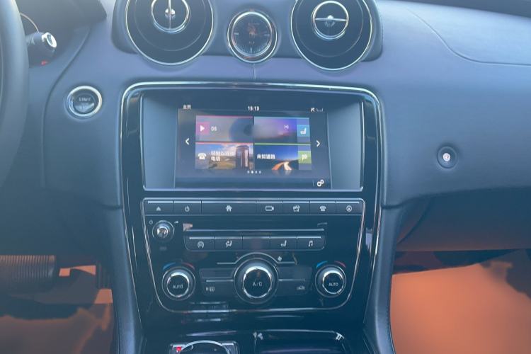 Used Jaguar XJ 2016 XJL 3.0 SC Four-Wheel Drive Panoramic Business Edition Audio And AC Panel