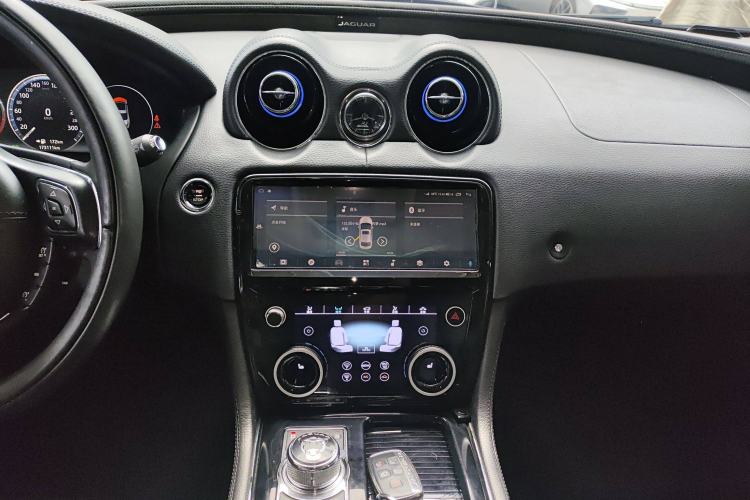 Used Jaguar XJ 2016 XJL 3.0 SC Two-Wheel-Drive Elegant Business Edition Audio And AC Panel