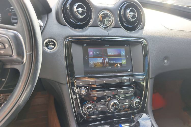 Used Jaguar XJ 2016 XJL 2.0T Two-Wheel-Drive Elegant Business Edition Audio And AC Panel