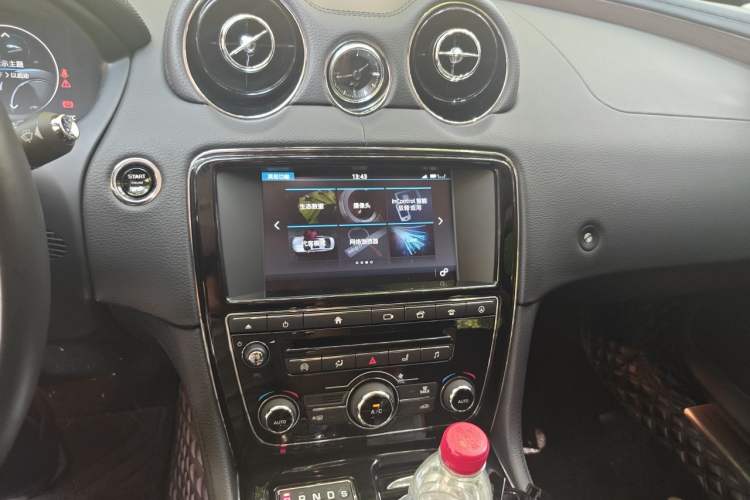 Used Jaguar XJ 2016 XJL 2.0T Two-Wheel-Drive Elegant Business Edition Audio And AC Panel
