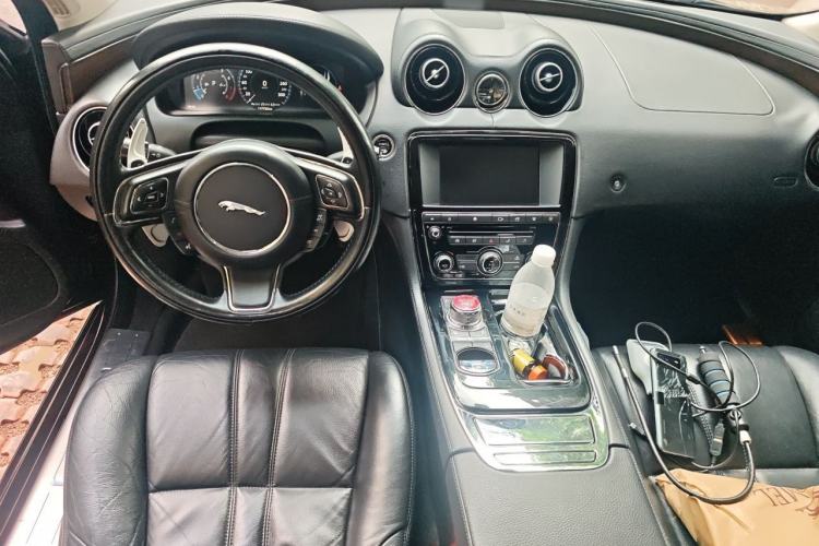 Used Jaguar XJ 2016 XJL 3.0 SC Two-Wheel-Drive Elegant Business Edition Center Console