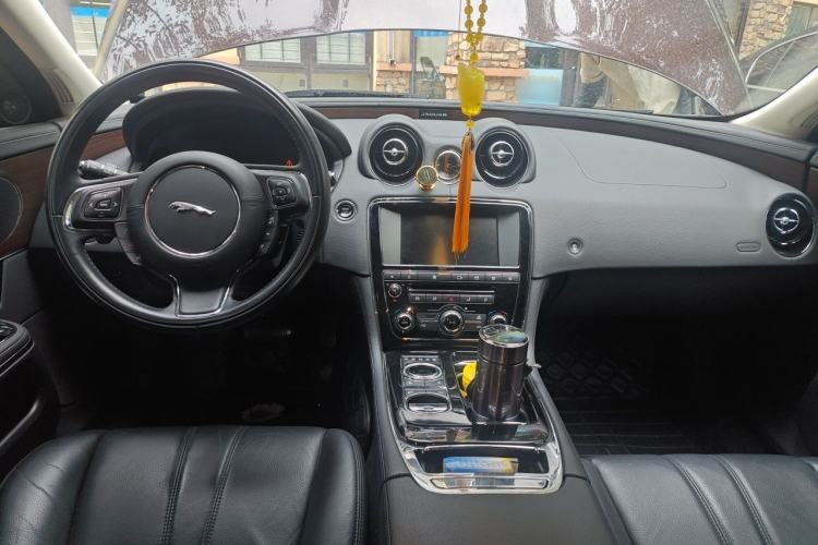 Used Jaguar XJ 2016 XJL 3.0 SC Two-Wheel-Drive Elegant Business Edition Center Console