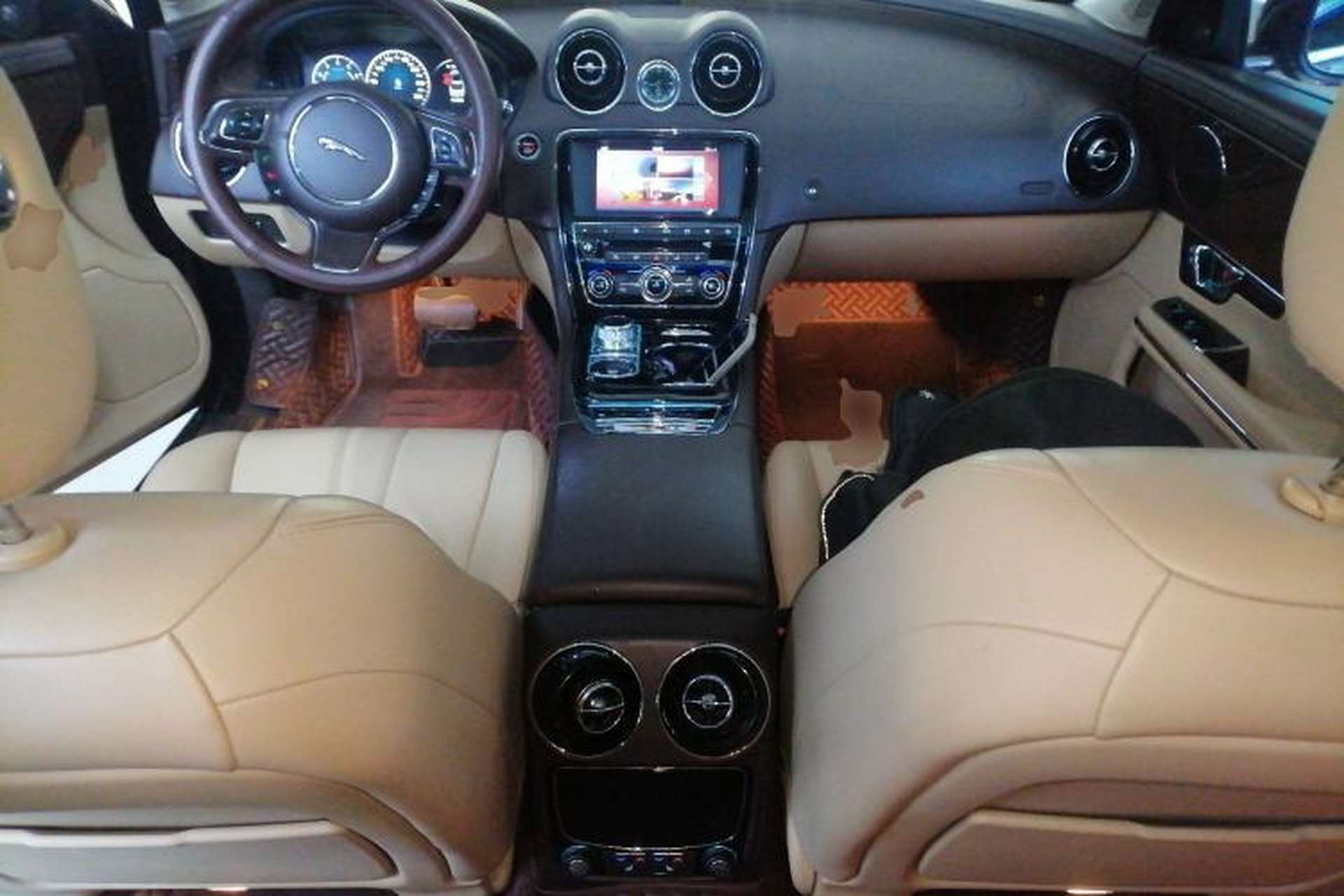 Used Jaguar XJ 2016 XJL 2.0T Two-Wheel-Drive Elegant Business Edition Center Console