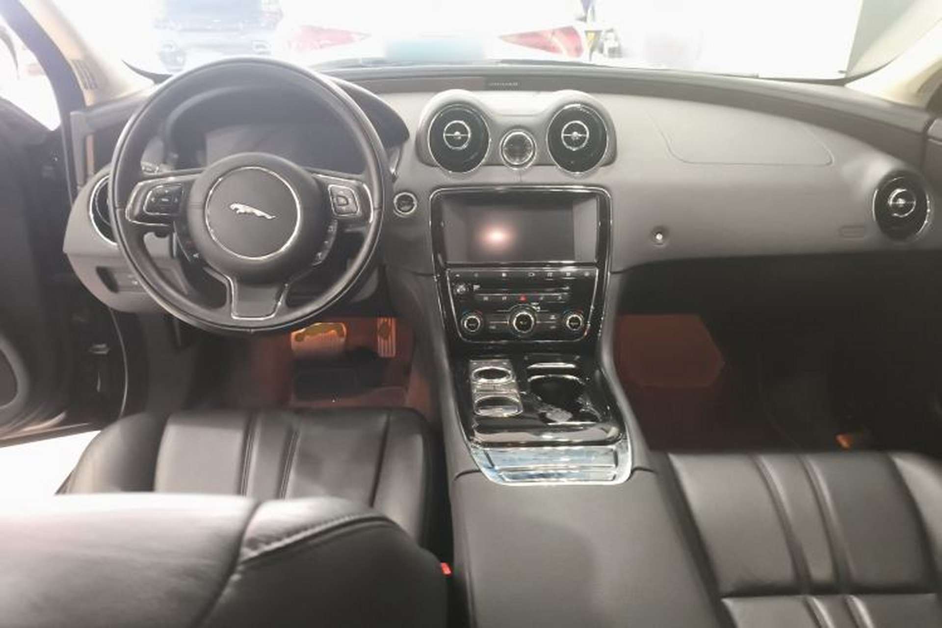 Used Jaguar XJ 2016 XJL 3.0 SC Two-Wheel-Drive Elegant Business Edition Center Console