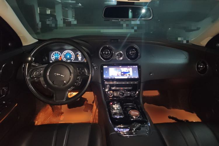 Used Jaguar XJ 2016 XJL 3.0 SC Two-Wheel-Drive Elegant Business Edition Center Console