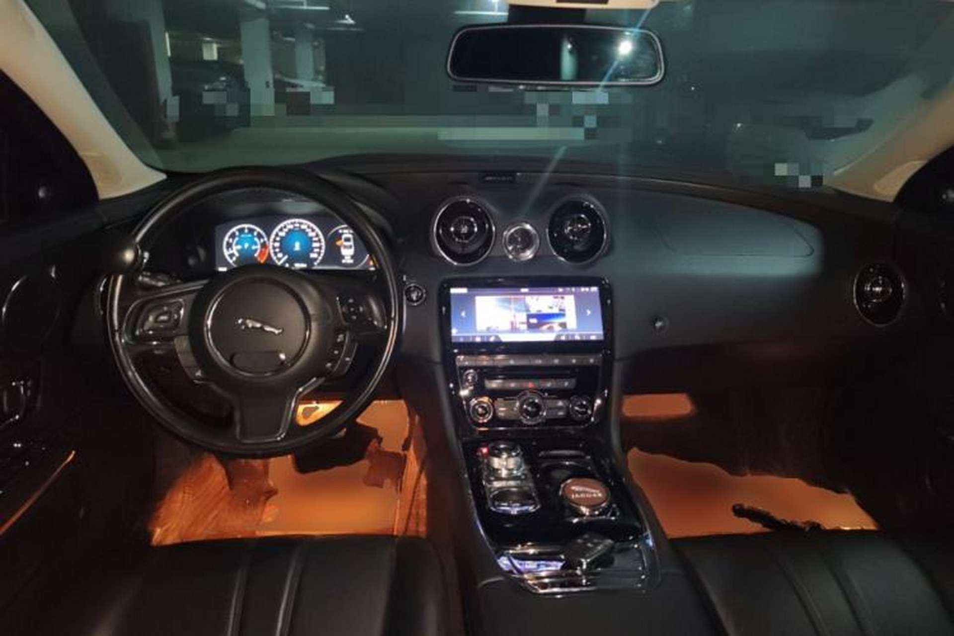 Used Jaguar XJ 2016 XJL 3.0 SC Two-Wheel-Drive Elegant Business Edition Center Console