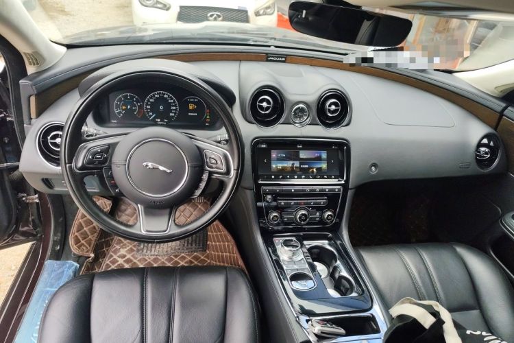Used Jaguar XJ 2016 XJL 3.0 SC Two-Wheel-Drive Elegant Business Edition Center Console