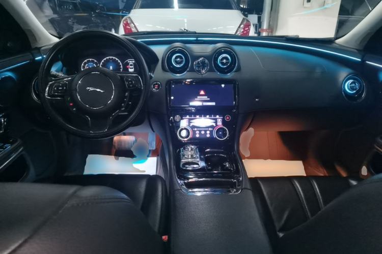 Used Jaguar XJ 2016 XJL 2.0T Two-Wheel-Drive Elegant Business Edition Center Console