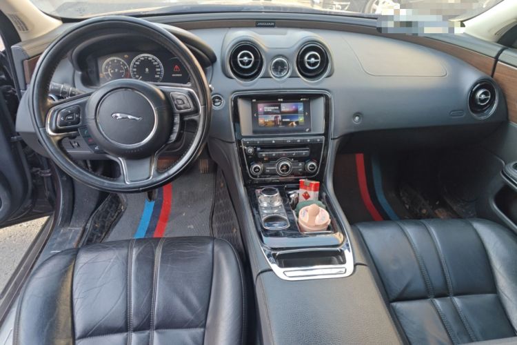 Used Jaguar XJ 2016 XJL 2.0T Two-Wheel-Drive Elegant Business Edition Center Console