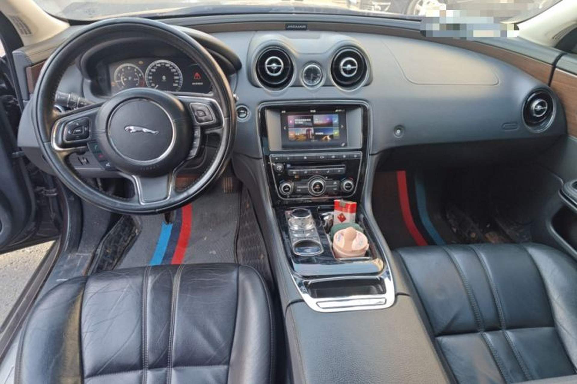 Used Jaguar XJ 2016 XJL 2.0T Two-Wheel-Drive Elegant Business Edition Center Console