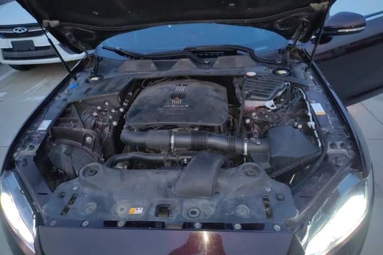 Used Jaguar XJ 2016 XJL 2.0T Two-Wheel-Drive Elegant Business Edition Engine Bay