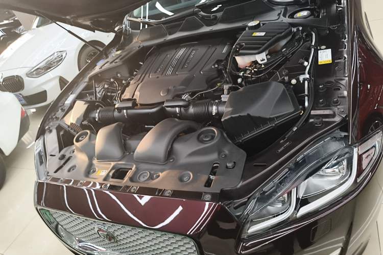 Used Jaguar XJ 2016 XJL 3.0 SC Two-Wheel-Drive Elegant Business Edition Engine Bay