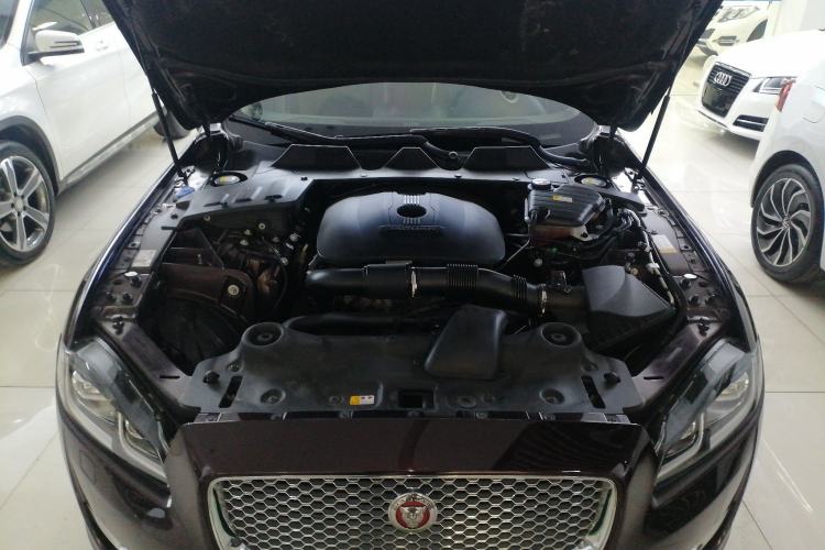 Used Jaguar XJ 2016 XJL 2.0T Two-Wheel-Drive Elegant Business Edition Engine Bay