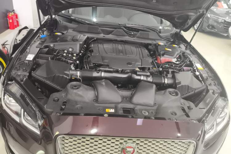 Used Jaguar XJ 2016 XJL 3.0 SC Two-Wheel-Drive Elegant Business Edition Engine Bay