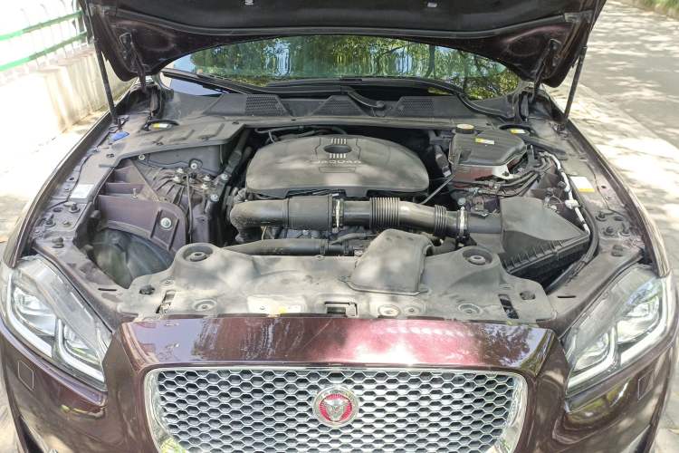Used Jaguar XJ 2016 XJL 2.0T Two-Wheel-Drive Elegant Business Edition Engine Bay